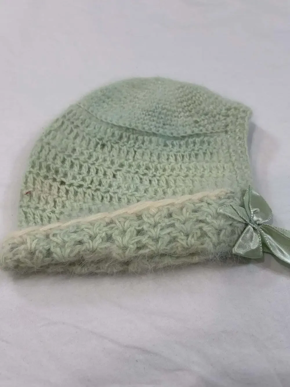 Vintage Handmade Green Knit Baby Bonnet Hat w/ Satin Ribbon Ties Bow One Size